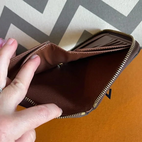 Authentic and rare Louis Vuitton Monogram Zippy Compact Wallet - Picture 5 of 12